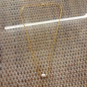 Elegant Gold Chain Necklace with Pearl Accent